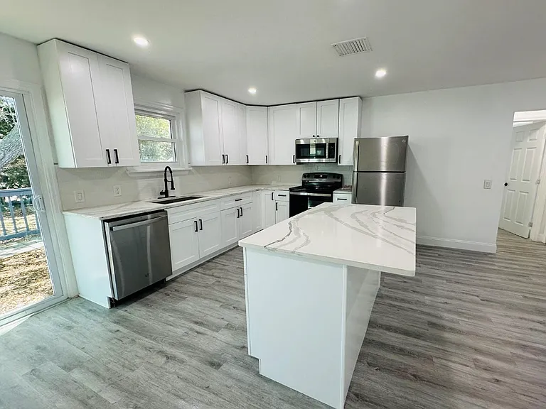 1225 Bermuda St — Photo 6