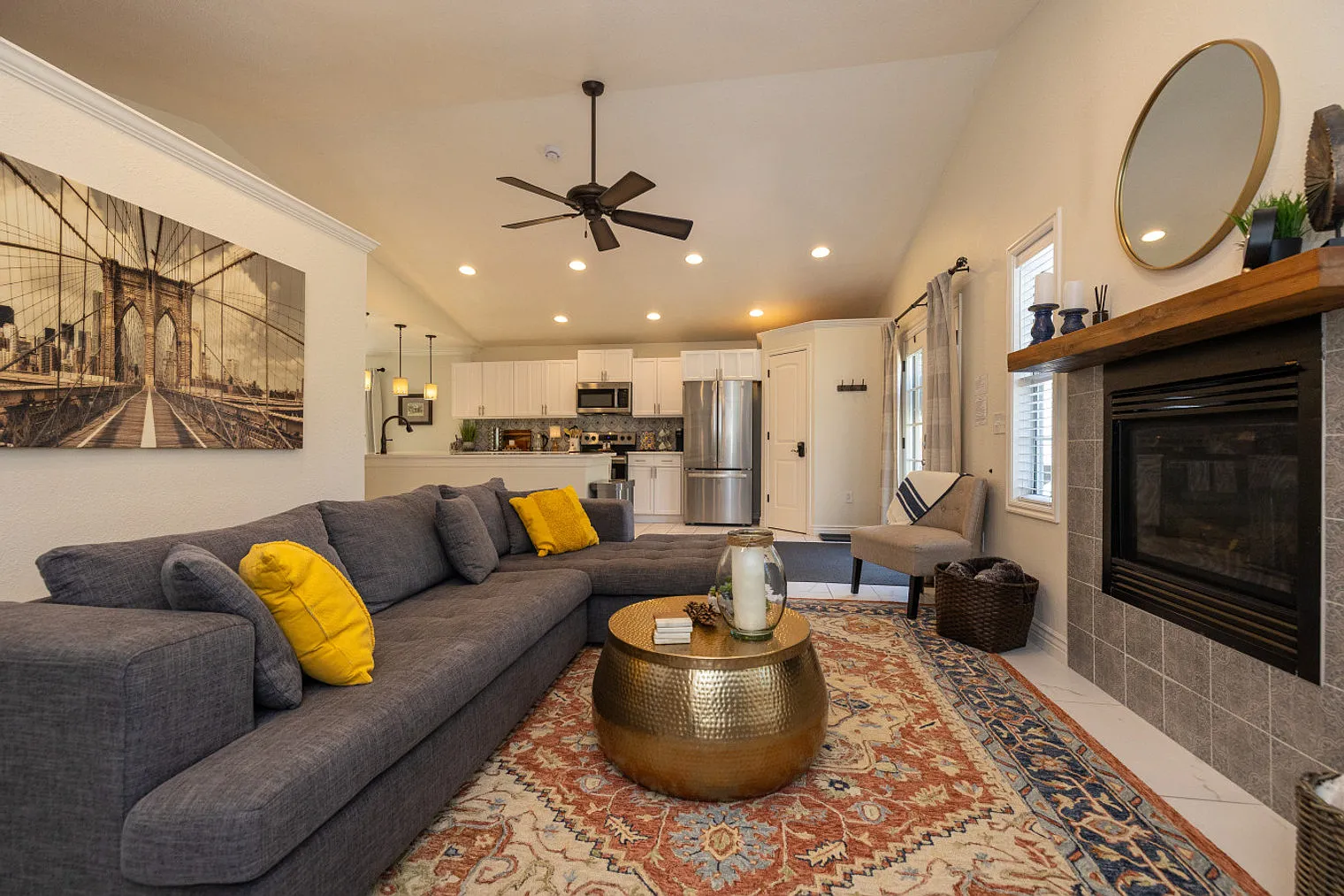 2 bed, 1.0 bath, 1205 sqft, $2,806 — Photo 4