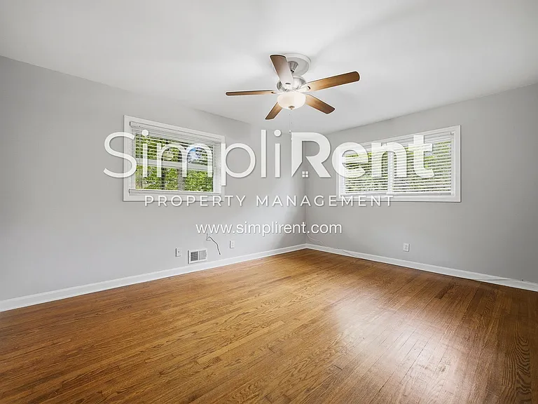 2447 Whites Mill Ln — Photo 18
