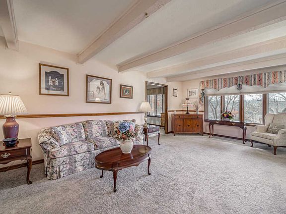 4th image of 29 Redbud Ln