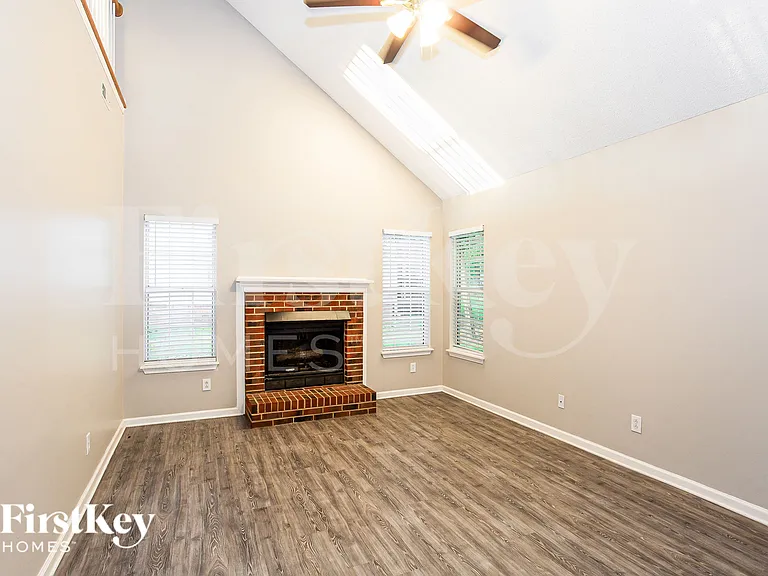 7031 Reedy Creek Rd — Photo 3