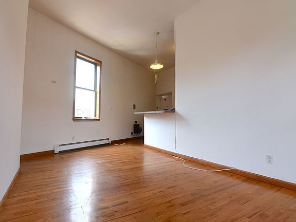 2nd image of 85 Nassau Ave #4