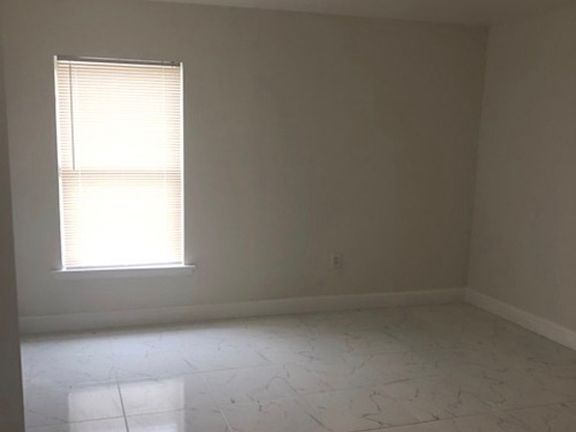 4th image of 401 Black Bird Ln