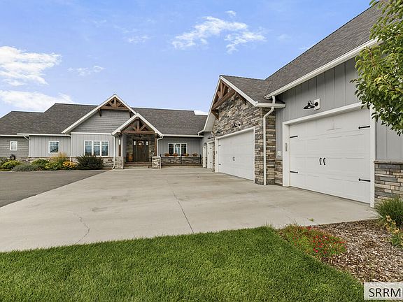 3rd image of 576 Baker Rd