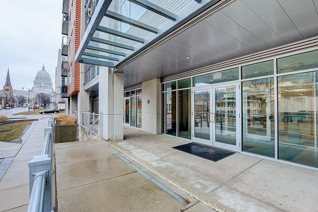 309 W Washington Ave — Photo 2