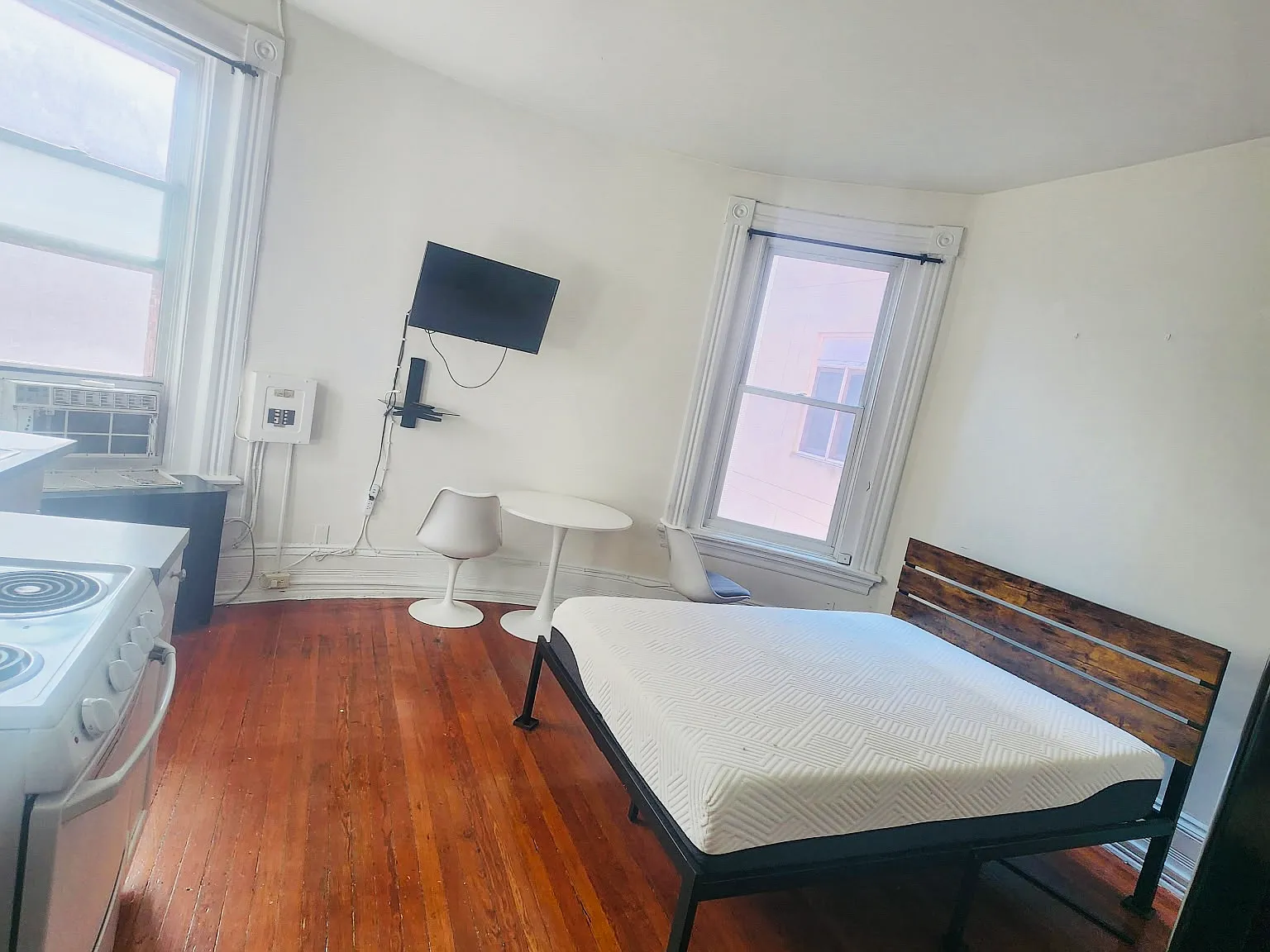 Studio, 300 sqft, $1,650 — Photo 3