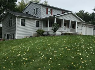 910 Valley View Dr, Lancaster, WI 53813