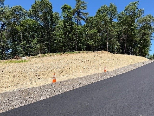 2nd image of 10 E Meadow Ln #10