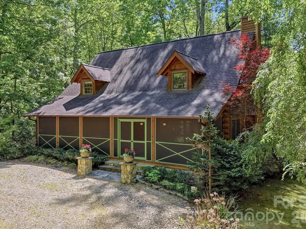16 Shadow Brook Dr, Flat Rock, NC 28731
