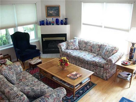 4th image of 69 Manorwood Dr