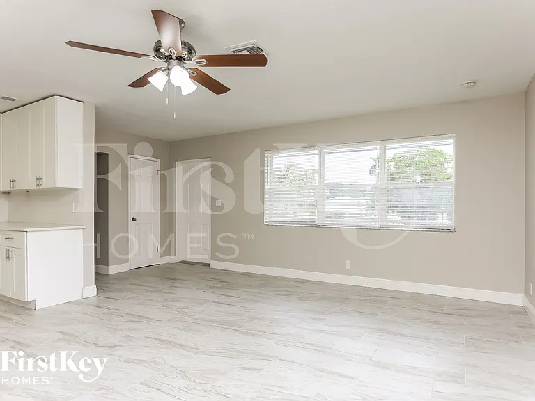 1101 NW 18th St — Photo 6