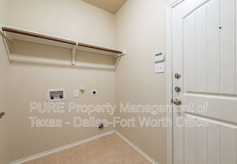 1012 Lake Hollow Dr — Photo 10