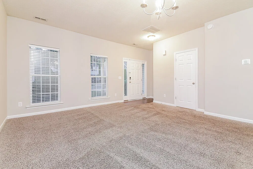 4 bed, 2.5 bath, 2539 sqft, $2,440 — Photo 4
