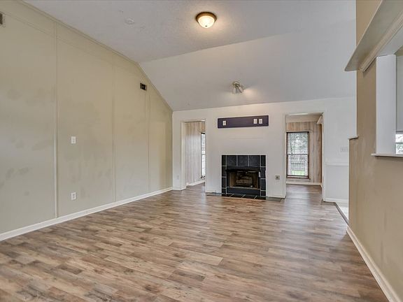 5th image of 1046 Woodberry Dr