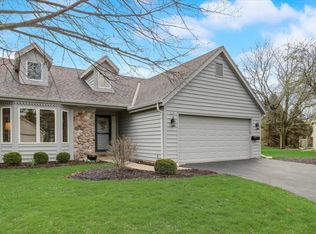 960 Lansdowne Ct, Brookfield, WI 53045