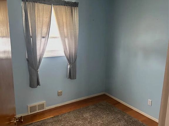 4th image of 10 Phillips St