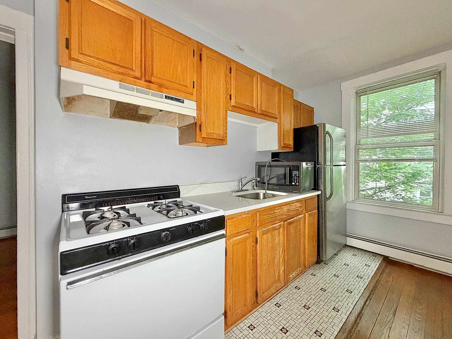 3 bed, 1.0 bath, $2,600 — Photo 4