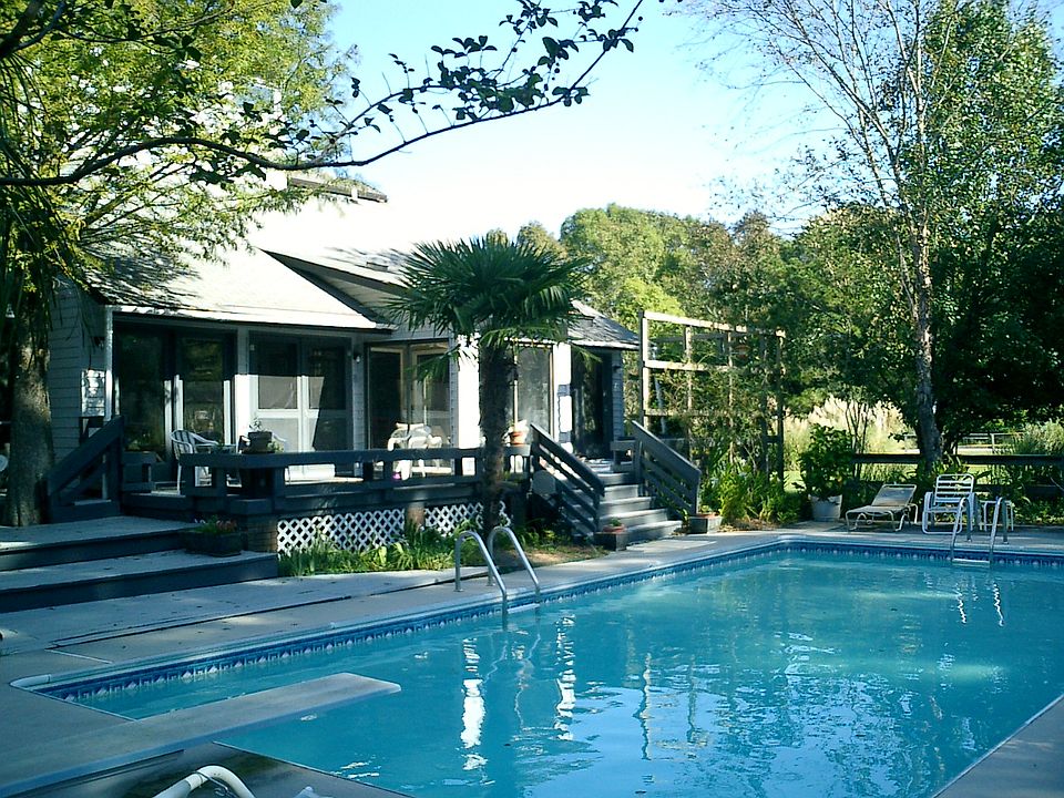 1st image of 2210 Shoreline Dr