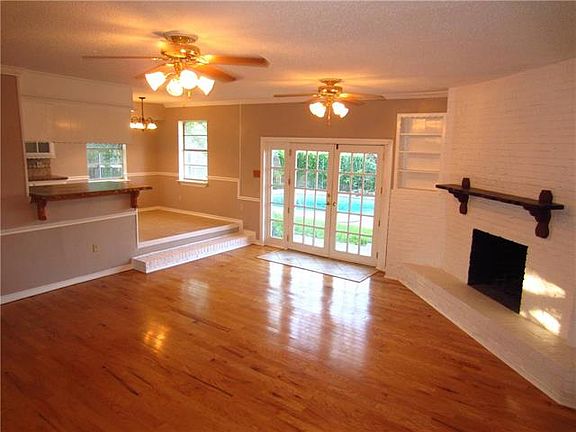 2nd image of 301 Shoreview Dr