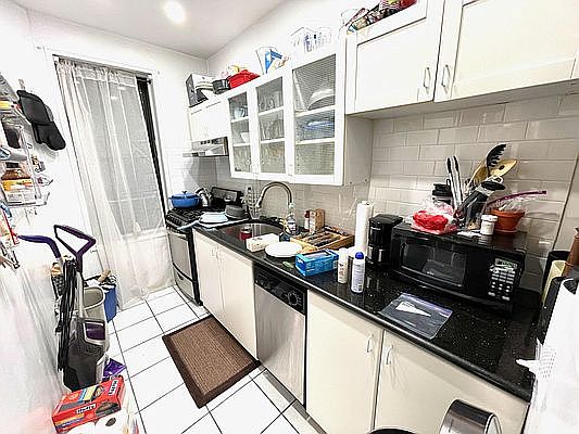 5th image of 350 E 30th St APT 5Z