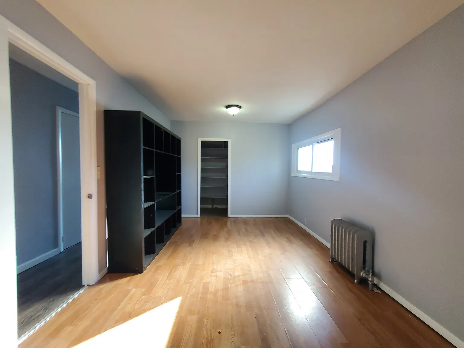 3 bed, 1000 sqft, $2,500 — Photo 2