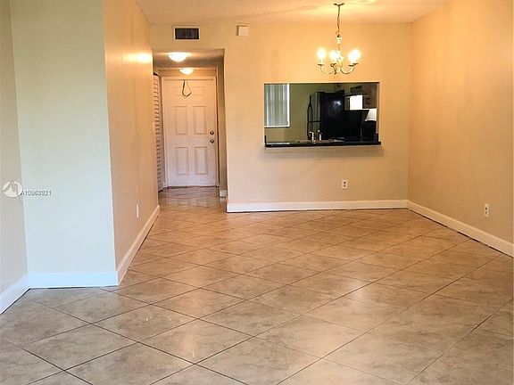4th image of 10333 NW 8th St #4-102