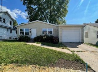 827 Jefferson Dr, Freeport, IL 61032