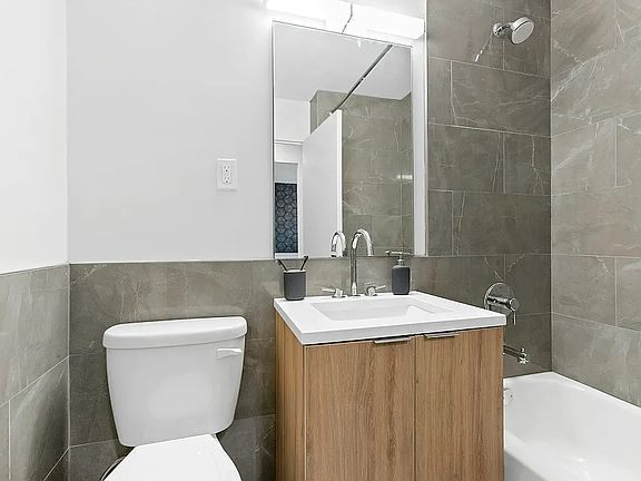 5th image of 560 Main St APT 146