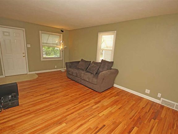 5th image of 1301 San Jacinto Ct