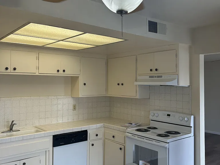 1304 Ensenada Dr — Photo 1