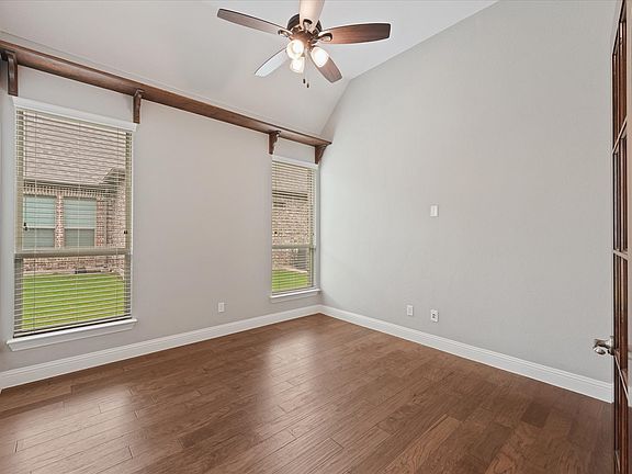 5th image of 518 Sun Meadow Dr