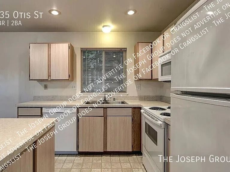935 Otis St — Photo 9
