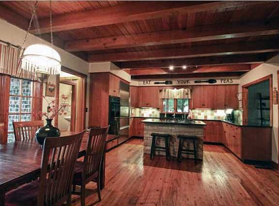 3rd image of 10229 NW Beaver Dr