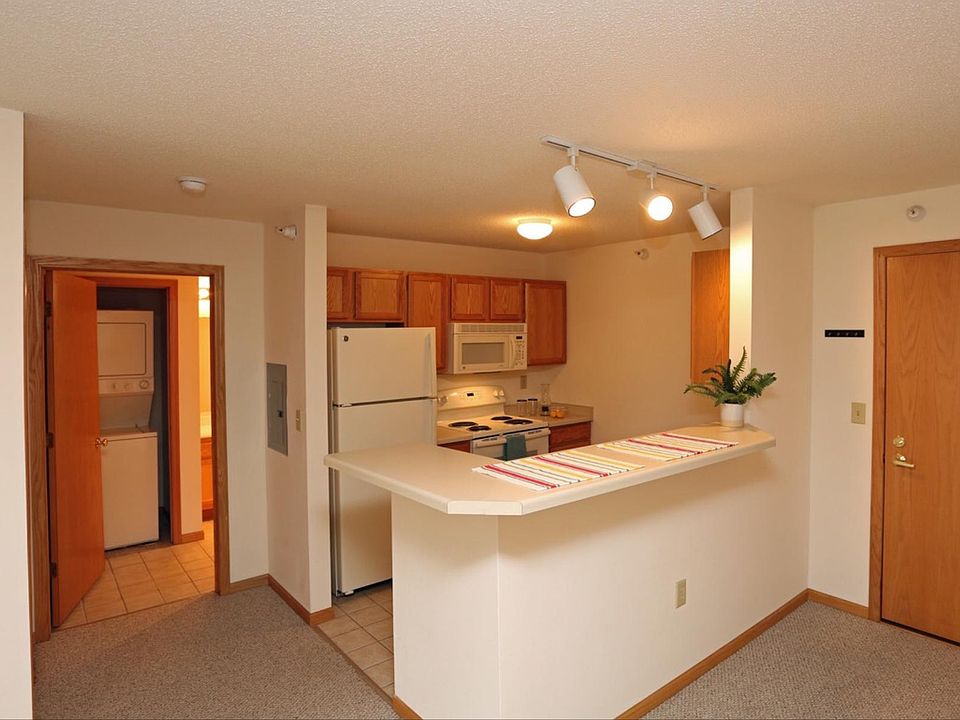 Floorplan 8 - one bedroom with a den