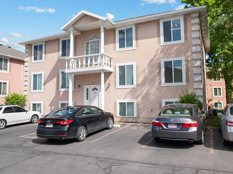 259 N 300 W #33 — Photo 4
