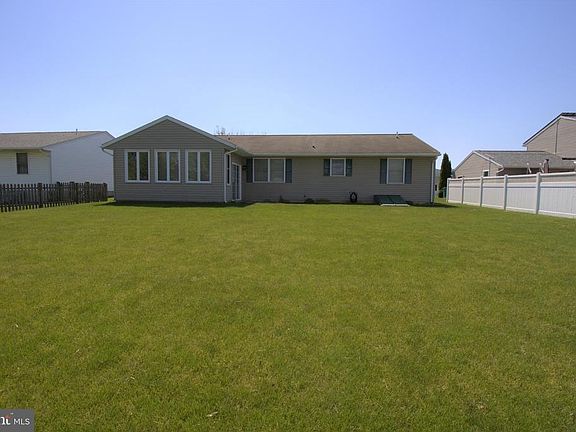 3rd image of 19 NEWBURG DRIVE