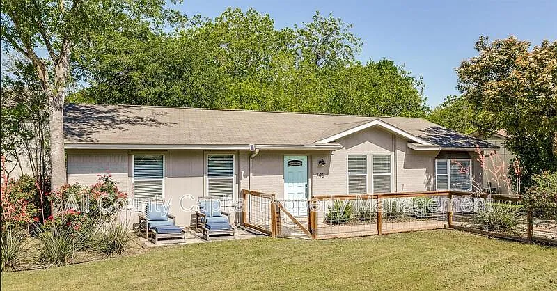 Building Photo - 748 Wales Way #748