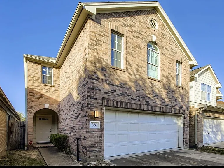 826 Forest Hillside Ln — Photo 2