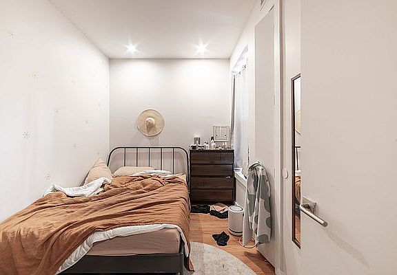 4th image of 662 Park Pl APT 3L