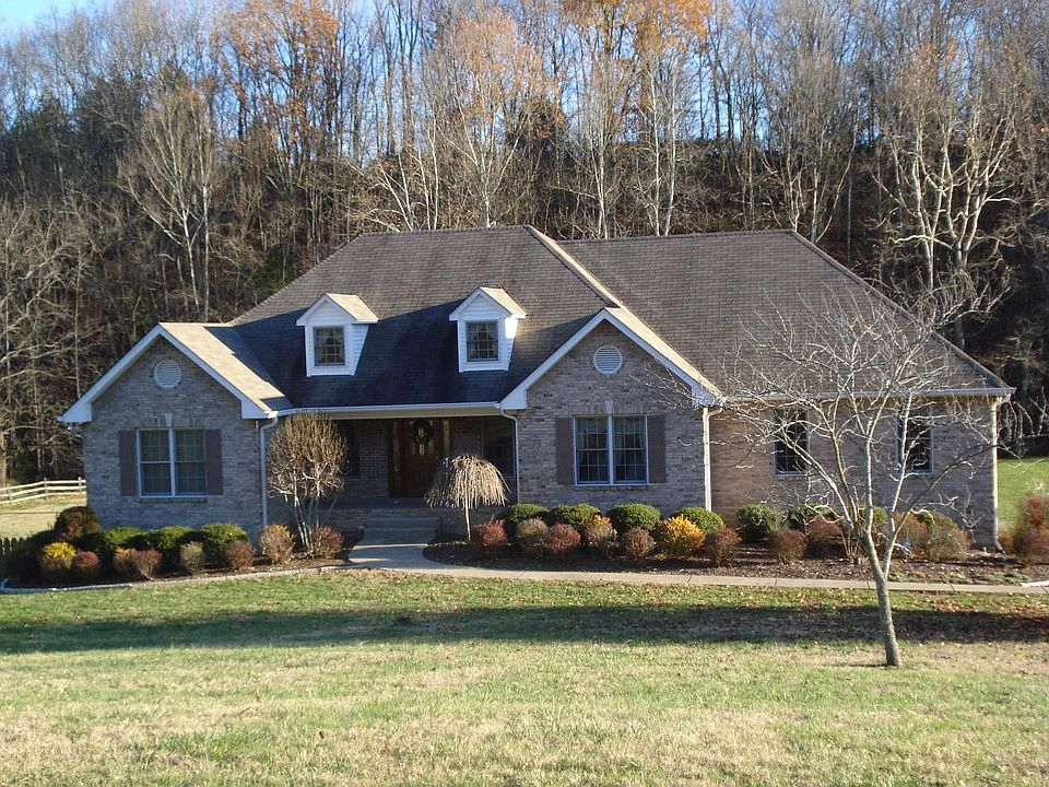 Private and spacious yard in beautiful setting