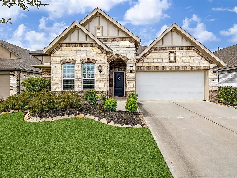 4838 Albany Ridge Ln — Photo 1