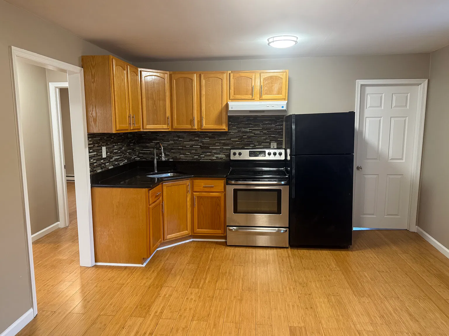 3 bed, 850 sqft, $2,495 — Photo 1