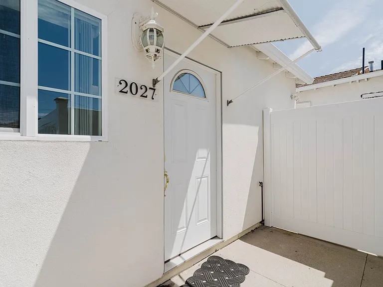 2027 Bonita Ave — Photo 2