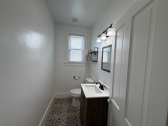 4th image of 2515 Jackson St