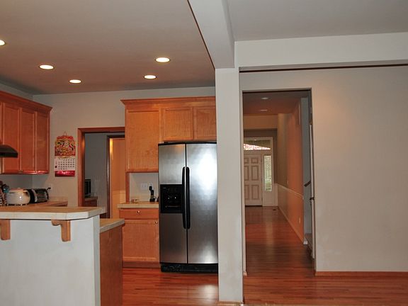 5th image of 14024 20th Pl W