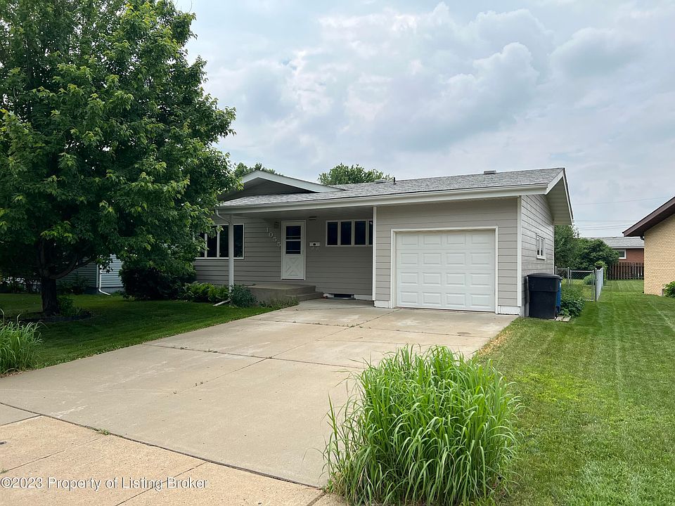 1st image of 1055 Foster Dr