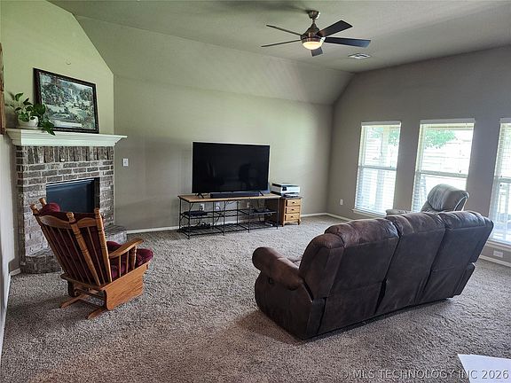 3rd image of 17519 E 45th Pl
