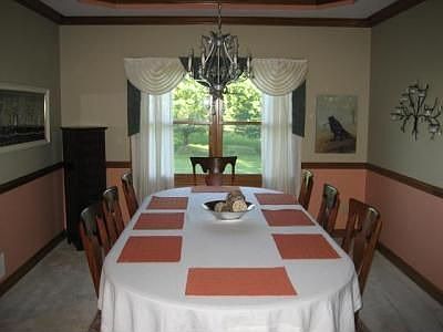 3rd image of 8807 Chateau Dr NW