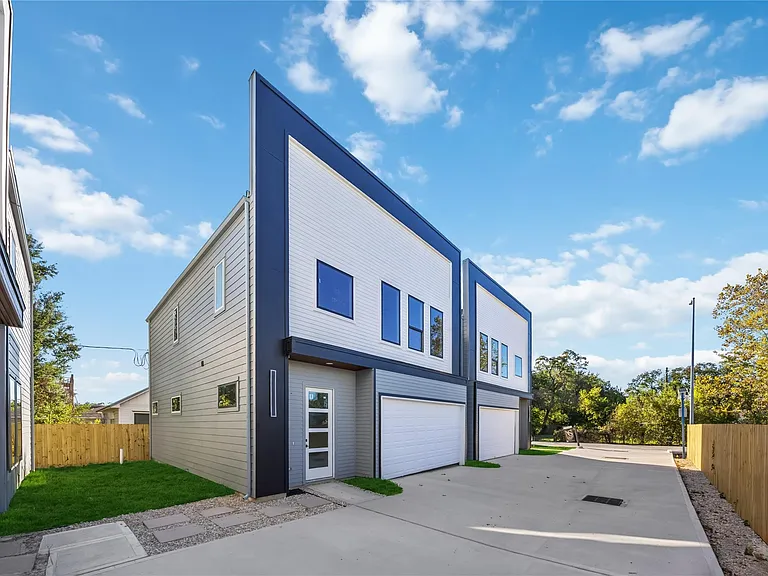 7125 England St — Photo 1