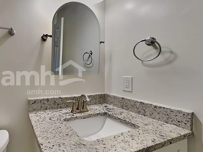 4705 Silverdene St — Photo 15